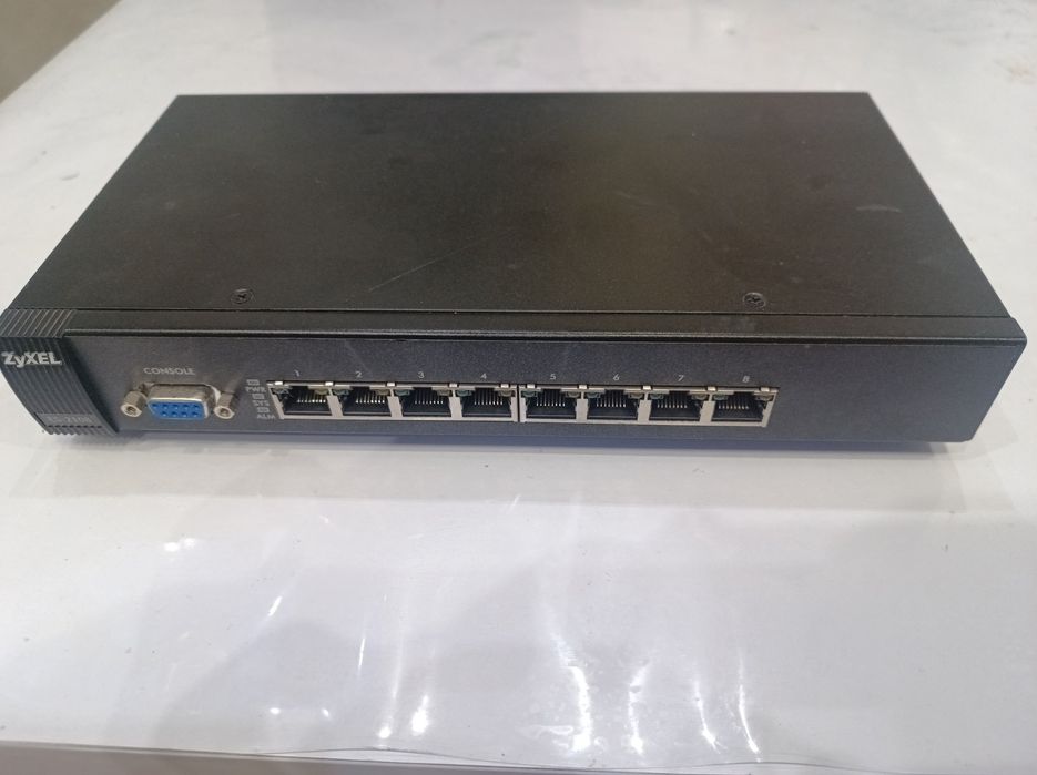 Керований комутатор серії ZyXEL ES-2108