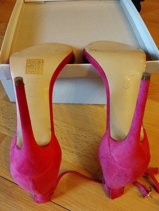 Szpilki fuksja rozm.38.
Coco Perla Paris