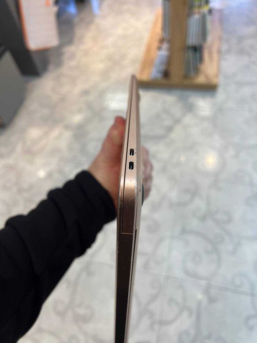 MacBook Air 13" M1 2020 — легкий, потужний, 100% справний