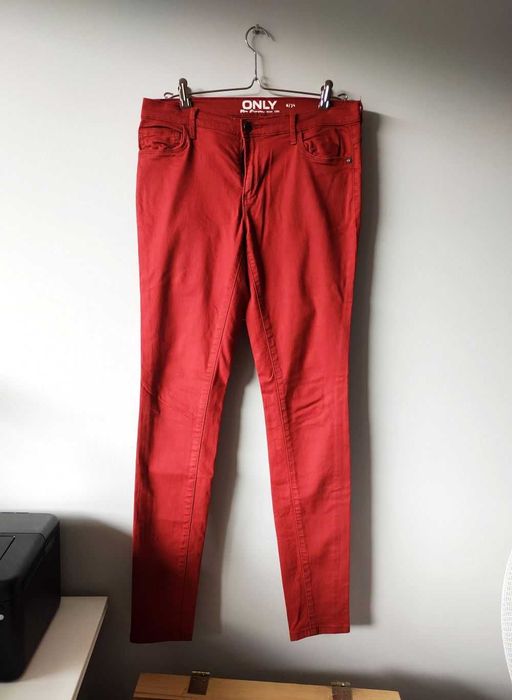 Czerwone jeansy slim rurki