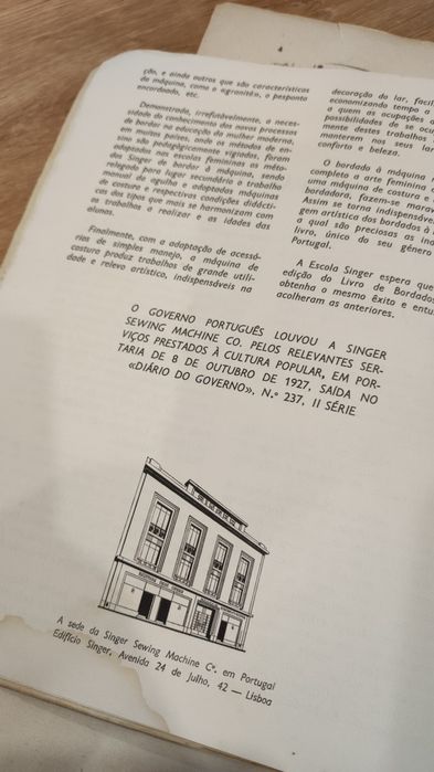 Livro Bordados Artísticos SINGER de 1942
