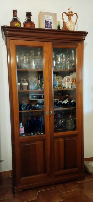 Livreiro em óptimo estado, Estremoz