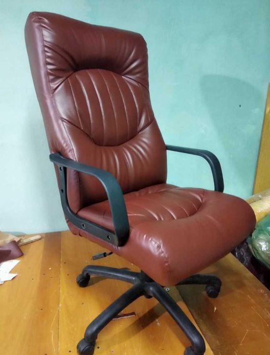 Перетяжка комп'ютерних та офісних крісел у Львові