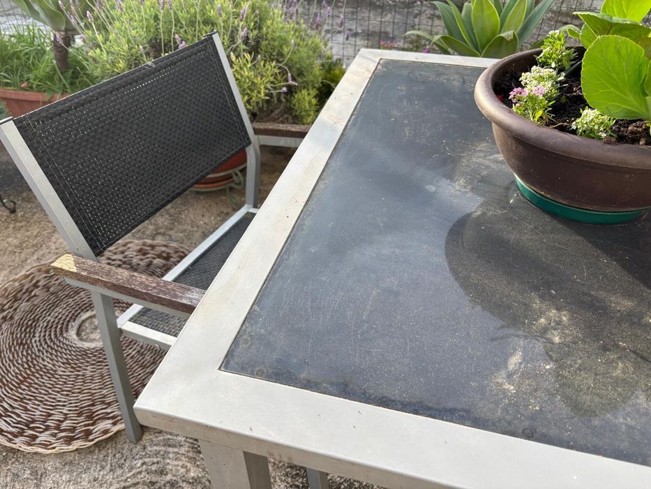Mesa de exterior com 4 cadeiras