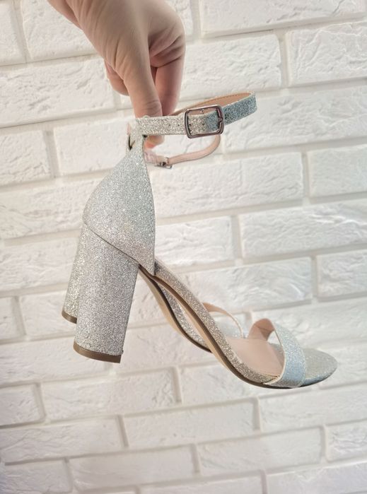 Buty sandałki srebrne na słupku Jenny Fairy 39
