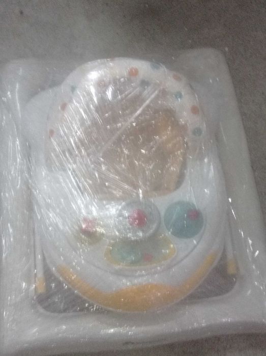 Carro de bebé com ovo e alcofa para venda com pouco uso..