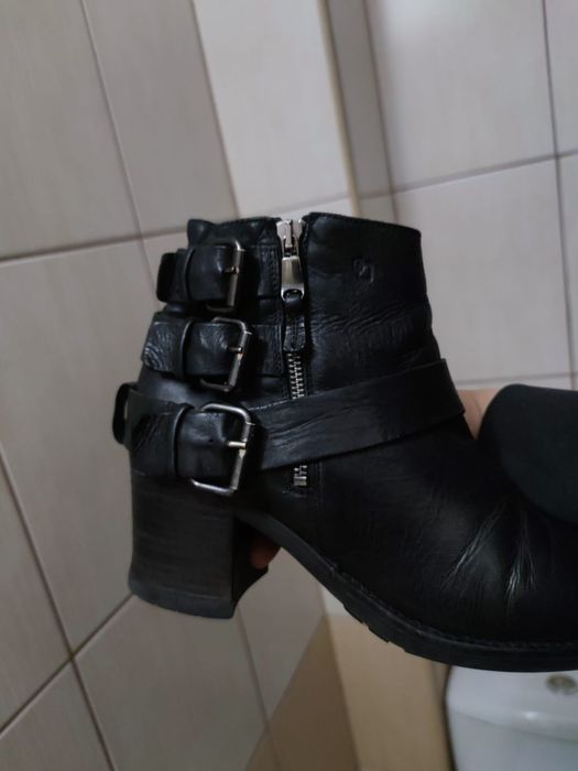 buty damskie 41  średnio wysokie design kozaki skórzane z efektem zawi