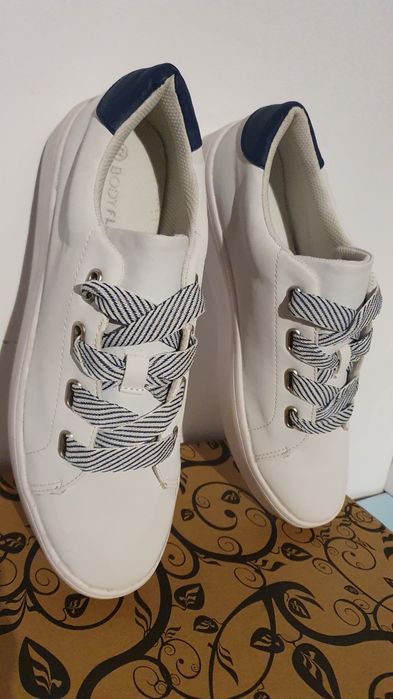 Sneakersy nowe sportowe białe markowe Rozmiar 42 / wkładka 27.5 cm