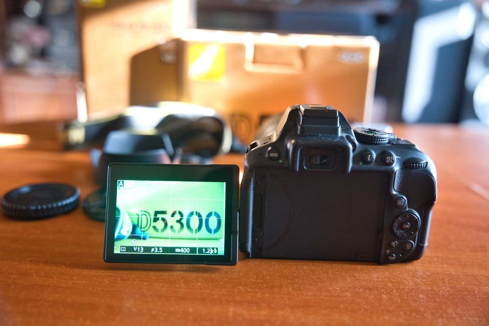 Lustrzanka Nikon D5300 korpus + obiektyw 18-105