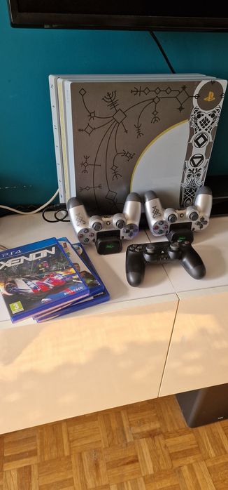 PS4 PRO God of War, 3 pady, podstawka chłodząca i 3 gry