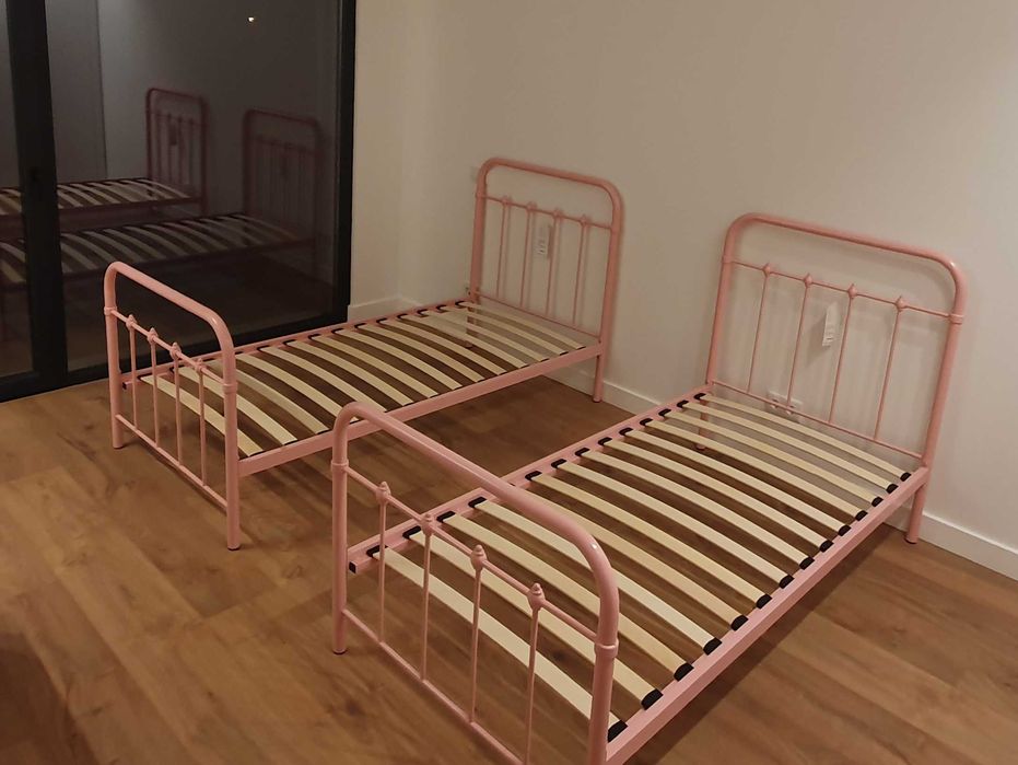 Cama de criança de ferro do El Corte Inglês