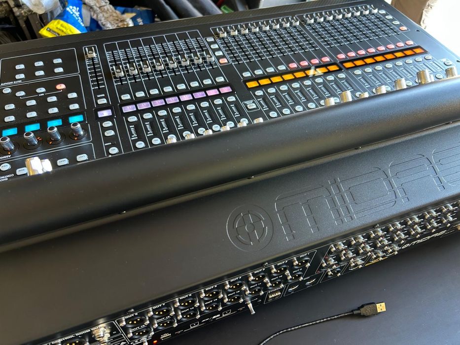 Midas m32 con case