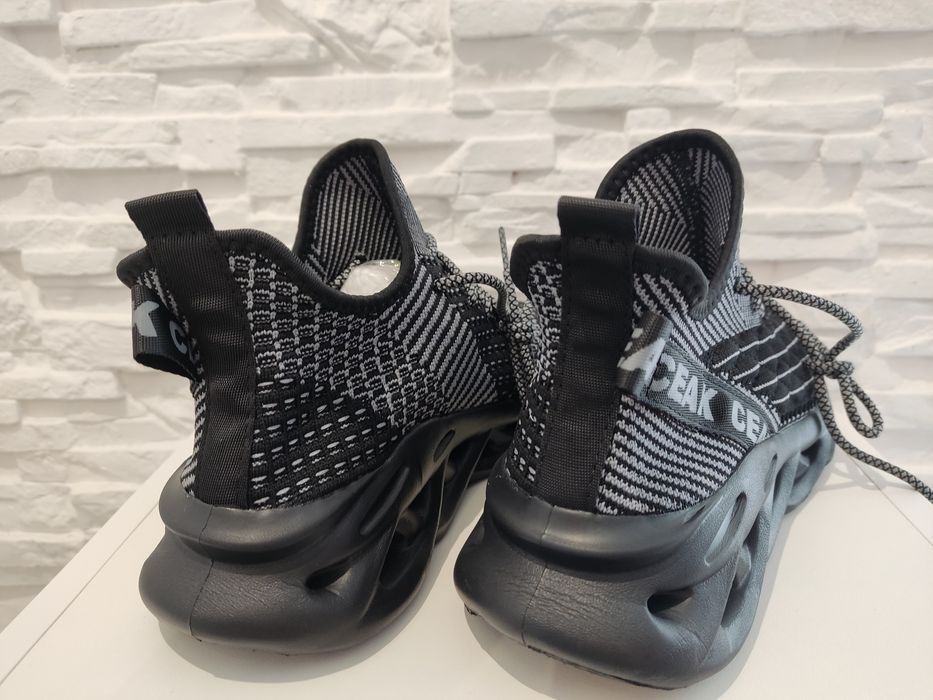 Buty sportowe męskie 39 (25 cm)