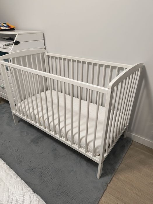 Łóżeczko białe i  materac Hilding