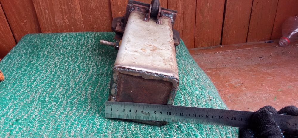 Міні автоклава, вакууматор. Або для інших цілей.