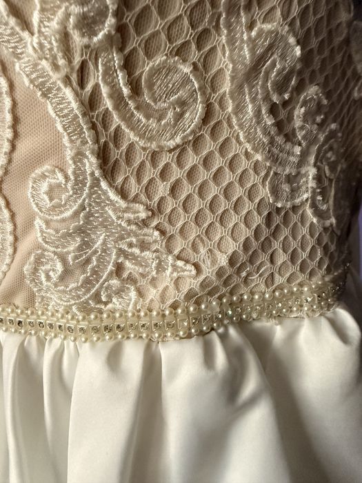 Весільна сукня біла