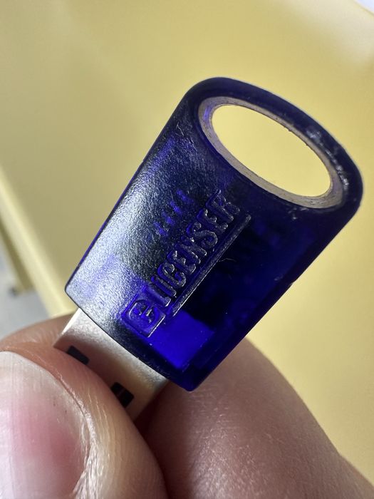 Steinberg eLicenser USB com licenca REFX NEXUS 2