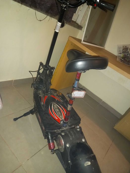 Trotinete  elétrica 2000 vts de motor !Marca Inglesa!