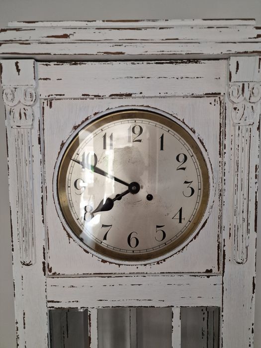 Stary zegar mechaniczny stojacy