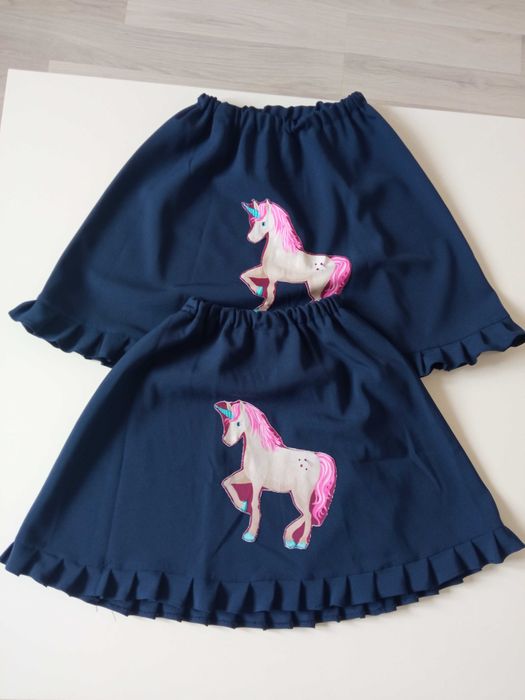 2 x spódniczka na gumie z konikiem r 134/140 x