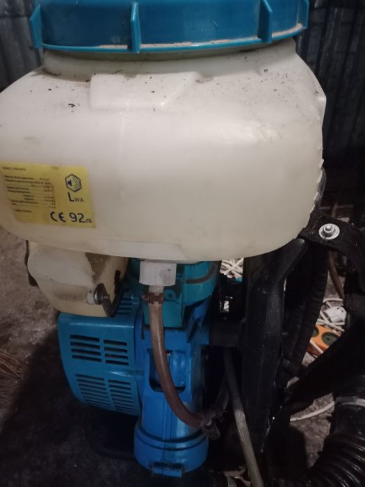 Продам бензиновый опрыскиватель