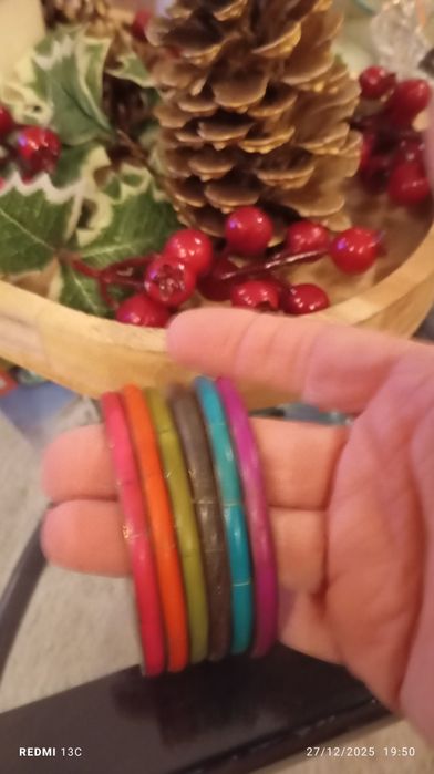 Pulseiras diversas novas muito bonitas