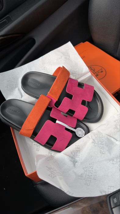 В наявності жіночі тапки hermes шльопанці hermes
