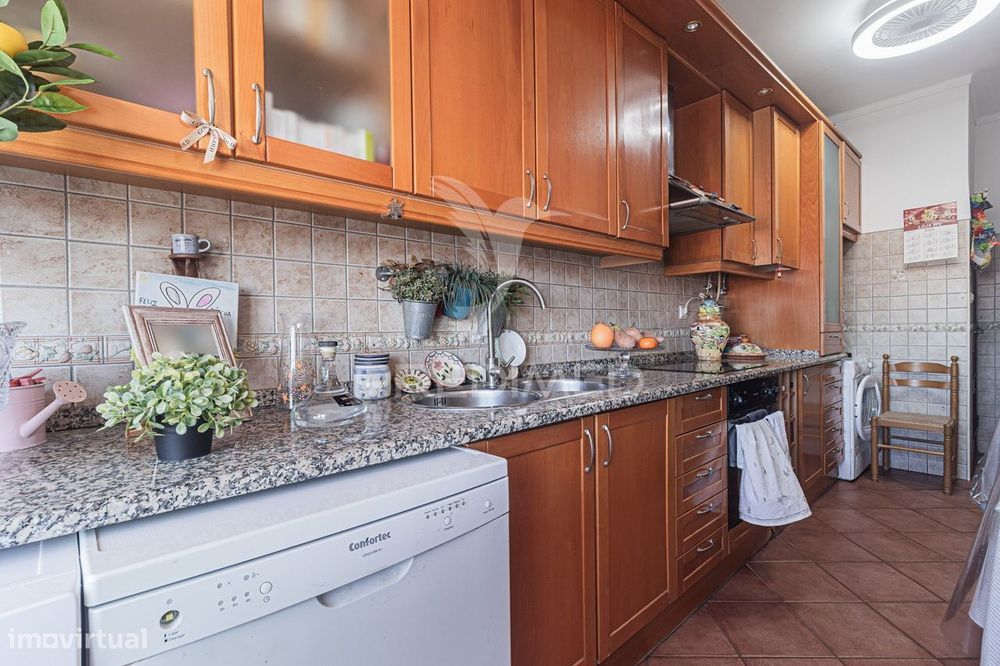 Apartamento T2 Remodelado | Muito Soalheiro | Cruz de Pau | 75 m²