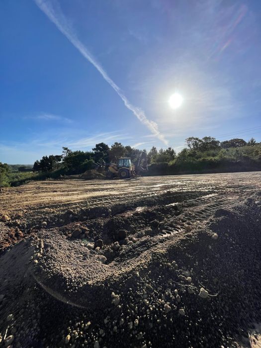 Aceito  terra e pedra para enchimento