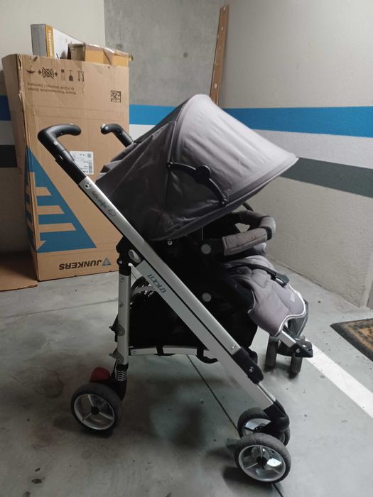 Carrinho bebé Confort com ovo extra