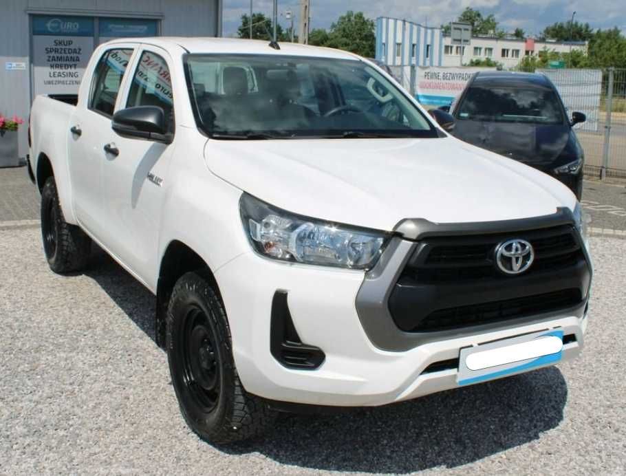 Разборка Toyota Hilux бампер комплектний