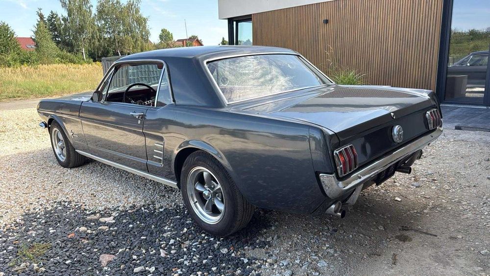Ford Mustang  V8
