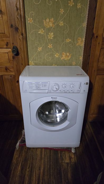 Пральна машина Ariston Hotpoint ARSL85