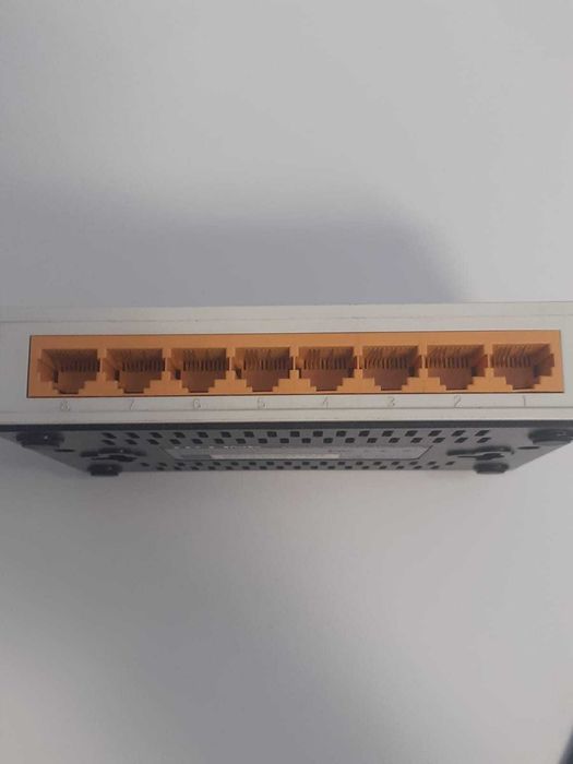 Ethernet Switch Tp-Link TL-SF1008D