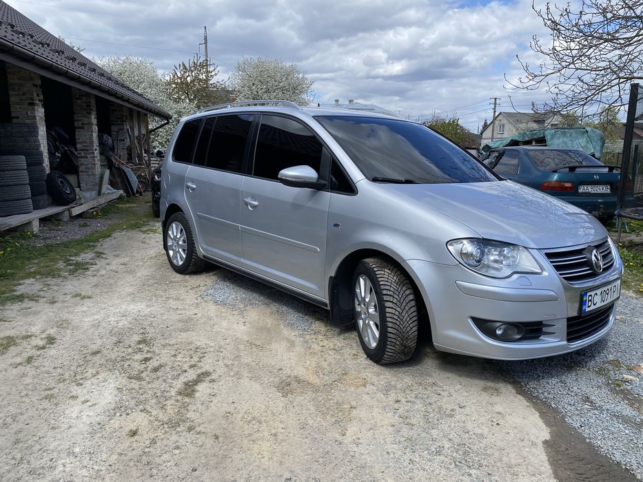 Продам VW Touran 2009р. R-line.