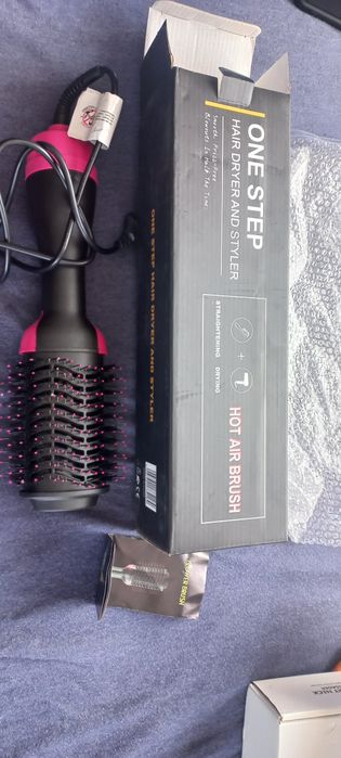 Продам фен-щітку.