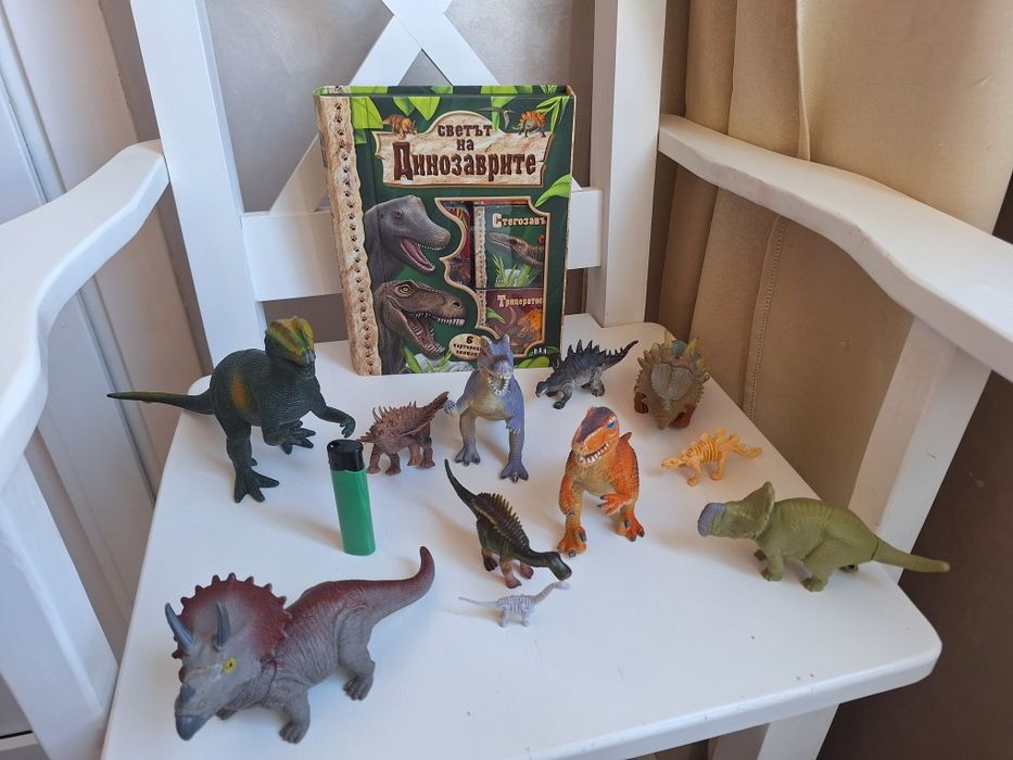 Лот динозаврів dino іграшки