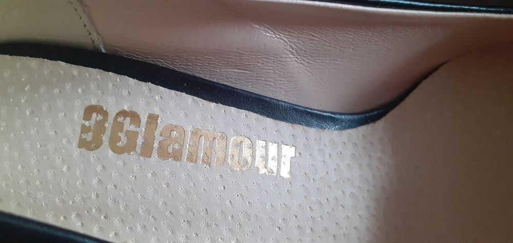 Czarne półbuty damskie Glamour