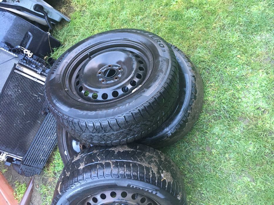 FORD MONDEO MK4 Koła z oponami zimowymi PIRELLI 215/60 R16