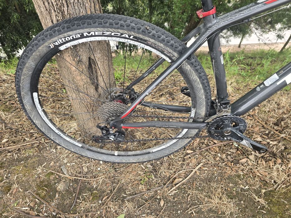 Btt trek carbono 29 m com reba