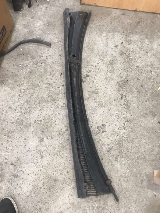 Пластик под лобовое стекло FORD FIESTA 02-09