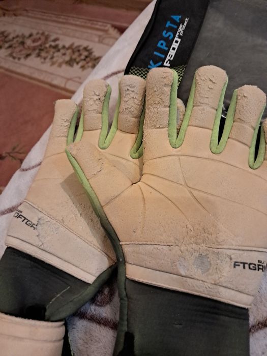 Продам рукавиці воротарські