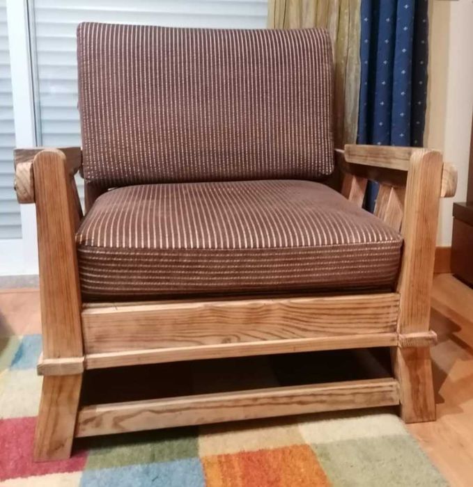 Sofá Individual de madeira