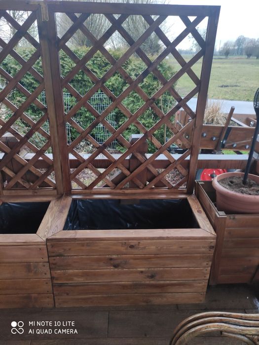 Donica drewniana z pergolą