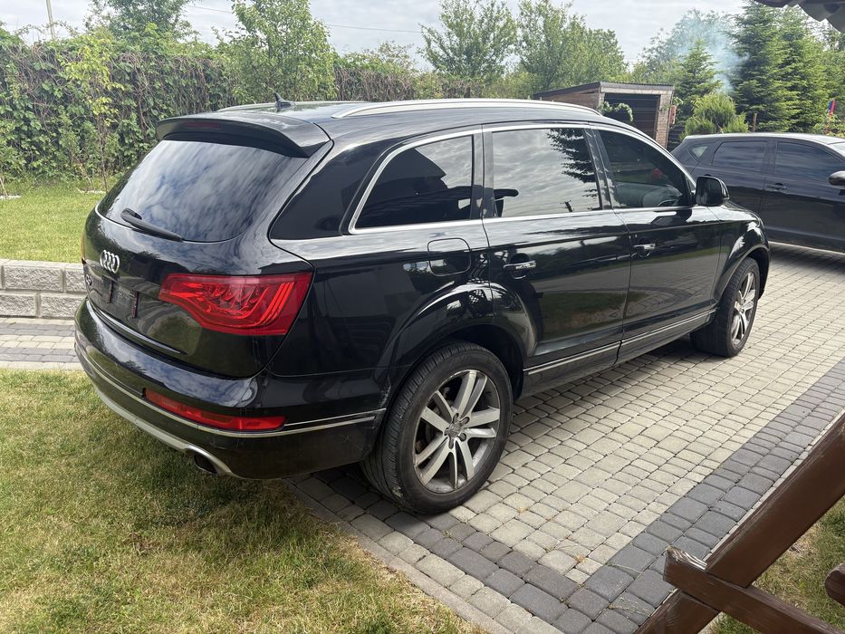 Автомобіль ауді Q7