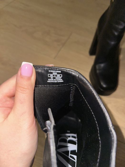 Шкіряні ботильйони Zara