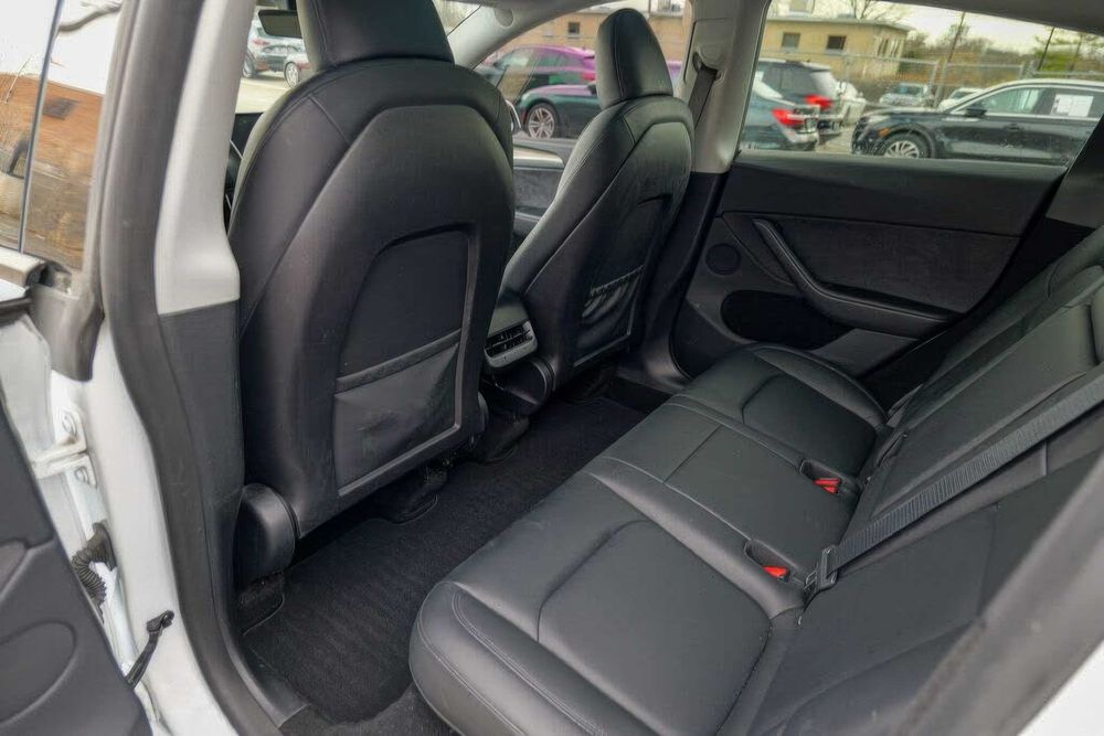 Tesla Model Y      2023