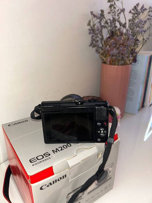 Canon EOS M200 + Lente 15-45mm | Ideal para Criadores/Vlogs, Como Nova