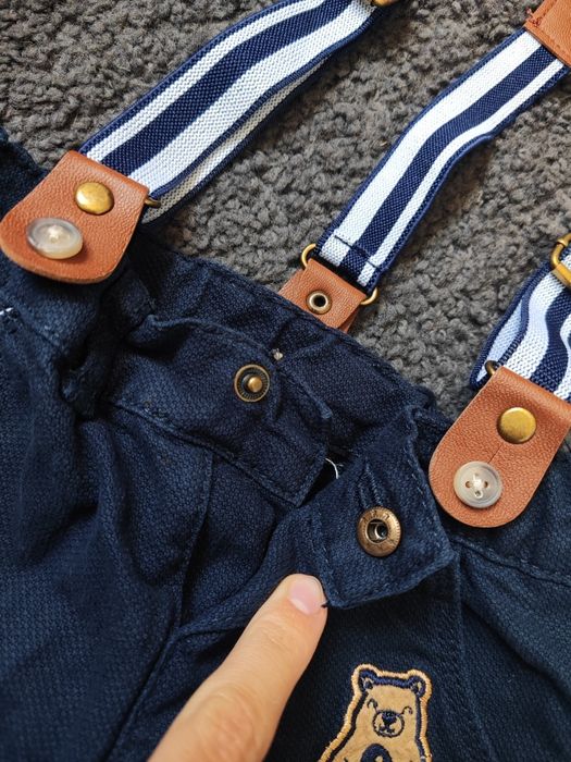 Eleganckie granatowe spodnie z szelkami chłopięce rozmiar 92