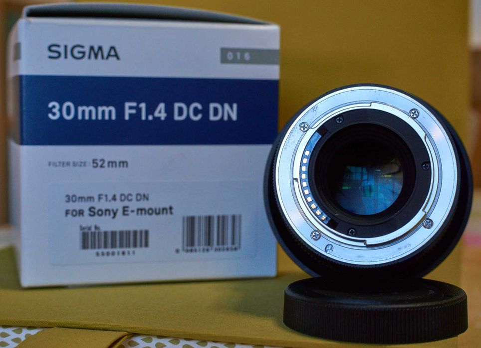 Sigma 30mm f/1.4 DC DN Contemporary (Sony e-mount APS-C)